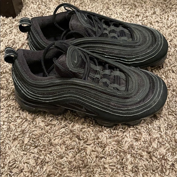 Boys VaporMax size 4.5 - Picture 3 of 7
